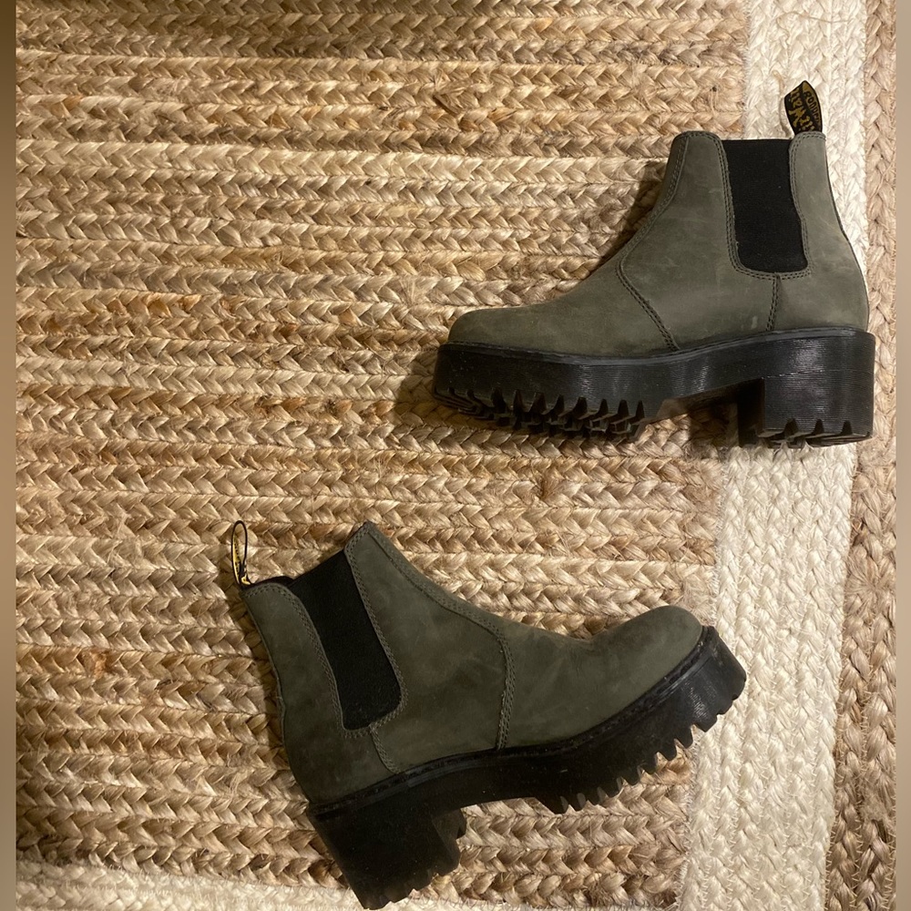 Dr. Martens Rometty boots in great condition! Please see photos for condition!